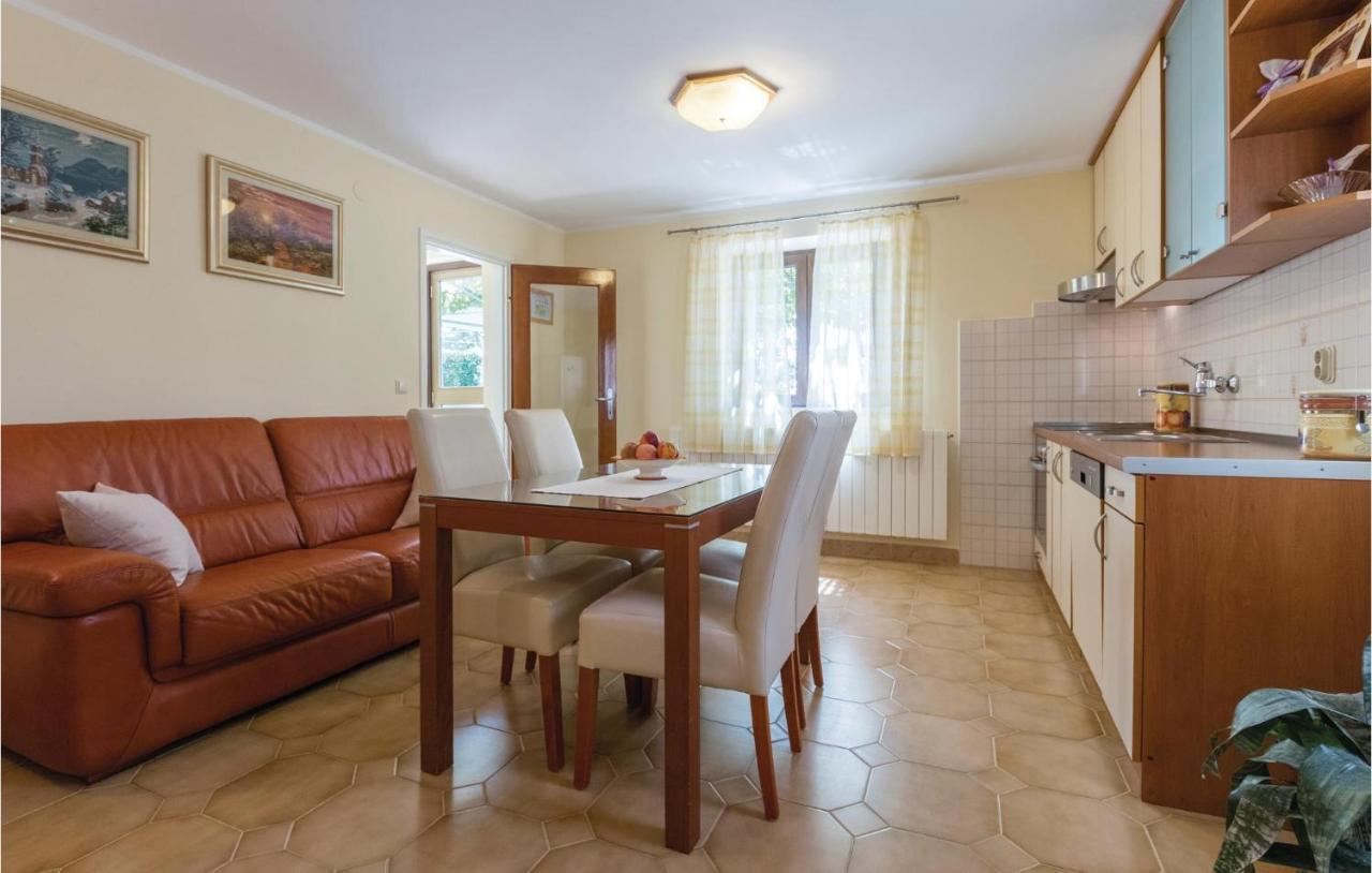 2 Bedroom Amazing Apartment In Kanfanar Exteriör bild